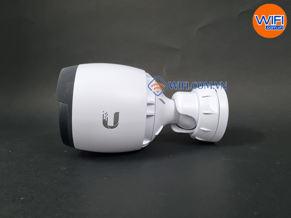 Ảnh chụp Camera UniFi UVC-G4-Pro góc ngang