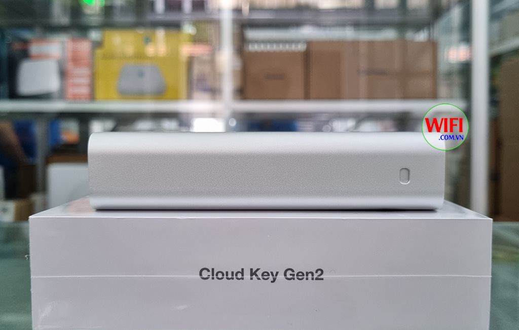 Ảnh chụp UniFi Cloud Key Gen2 mặt ngang