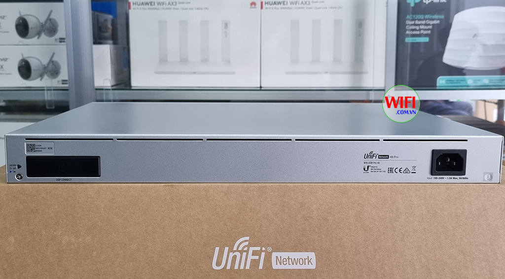 ảnh chụp mặt sau UniFi Switch Pro 48 USW-Pro-48