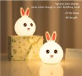 Đèn ngủ, đèn trang trí, đồ chơi cao cấp Silicone hình Thỏ Happy full màu có điều khiển.