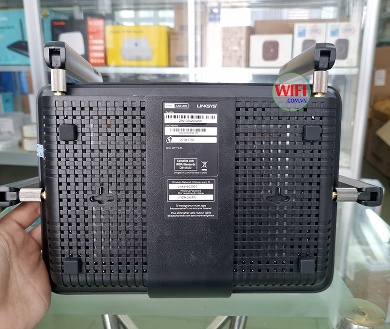 Router WiF Linksys EA8100-AH AC2600 mặt dưới thiết bị